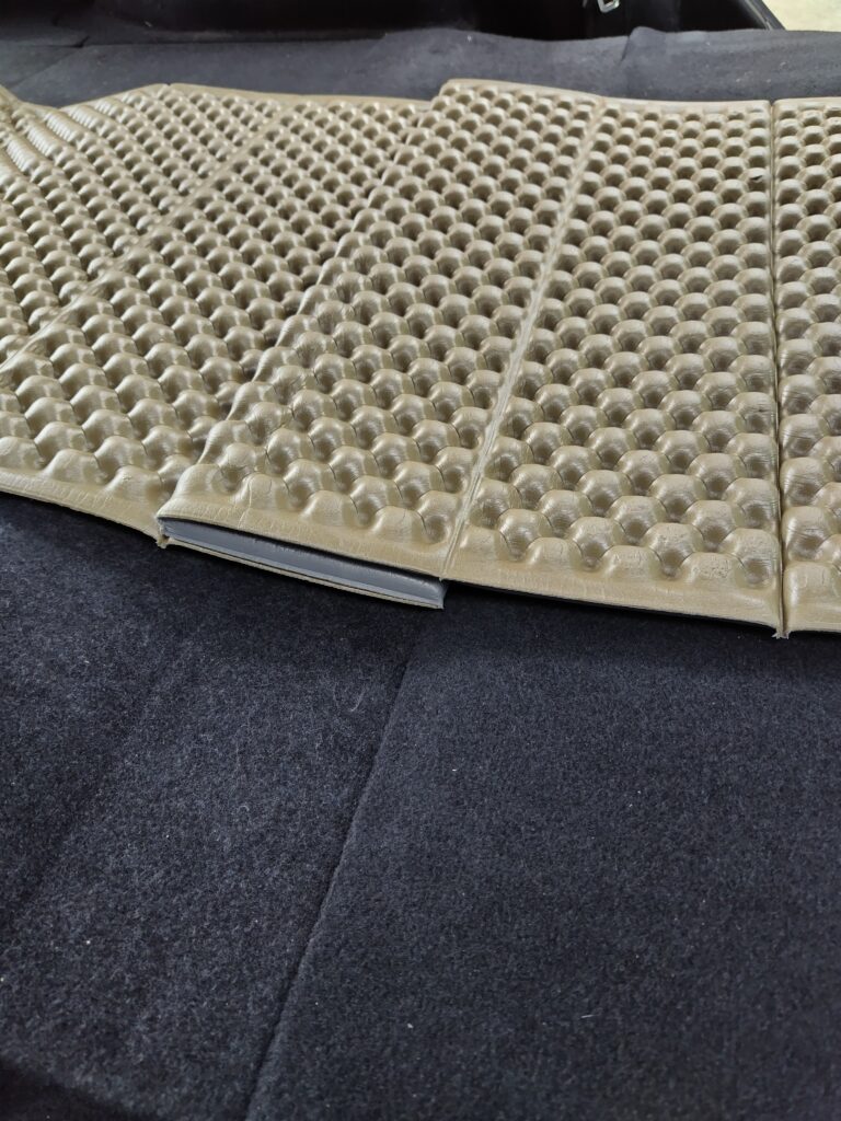 サーマレスト Zライトソルの蛇腹構造でシートの凹凸をカバー