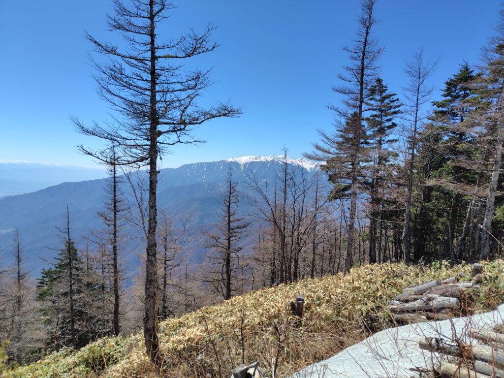 経ヶ岳山頂から中央アルプス方面の展望