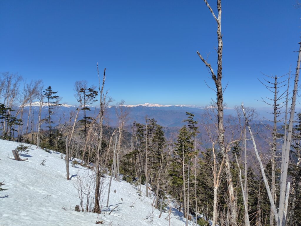 経ヶ岳山頂から御嶽山と北アルプスの展望