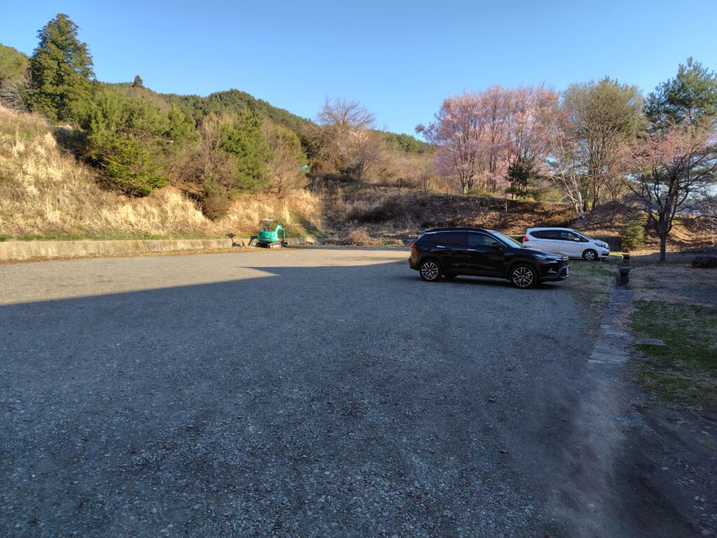 経ヶ岳 仲仙寺登山口の駐車場