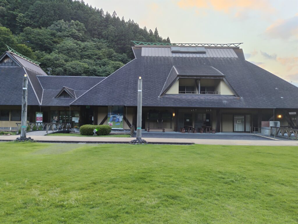 道の駅 フォーレなかかわね茶茗舘の外観