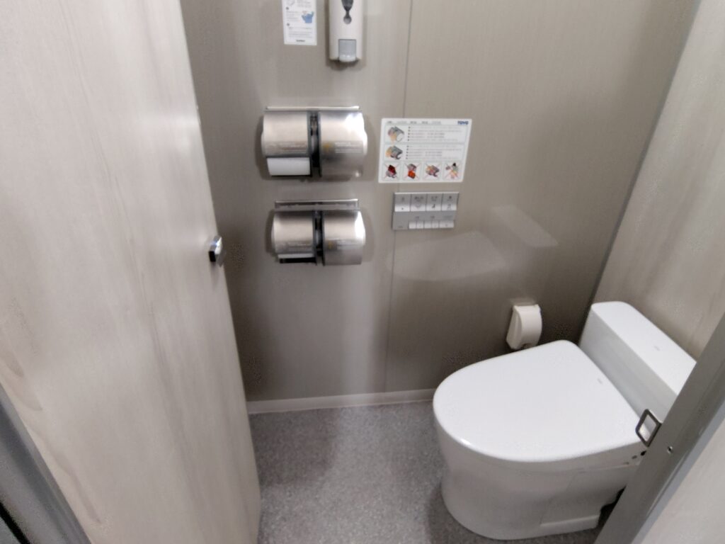道の駅 草津運動茶屋公園のトイレ個室内