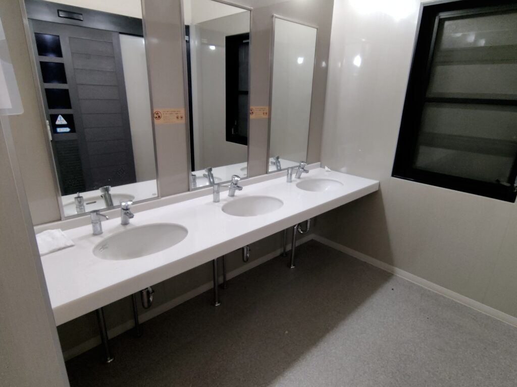 道の駅 草津運動茶屋公園のトイレ入口