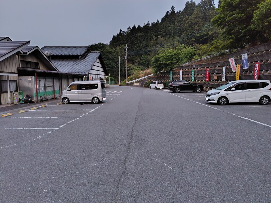 道の駅 くろほね・やまびこ 第一駐車場(建物裏)