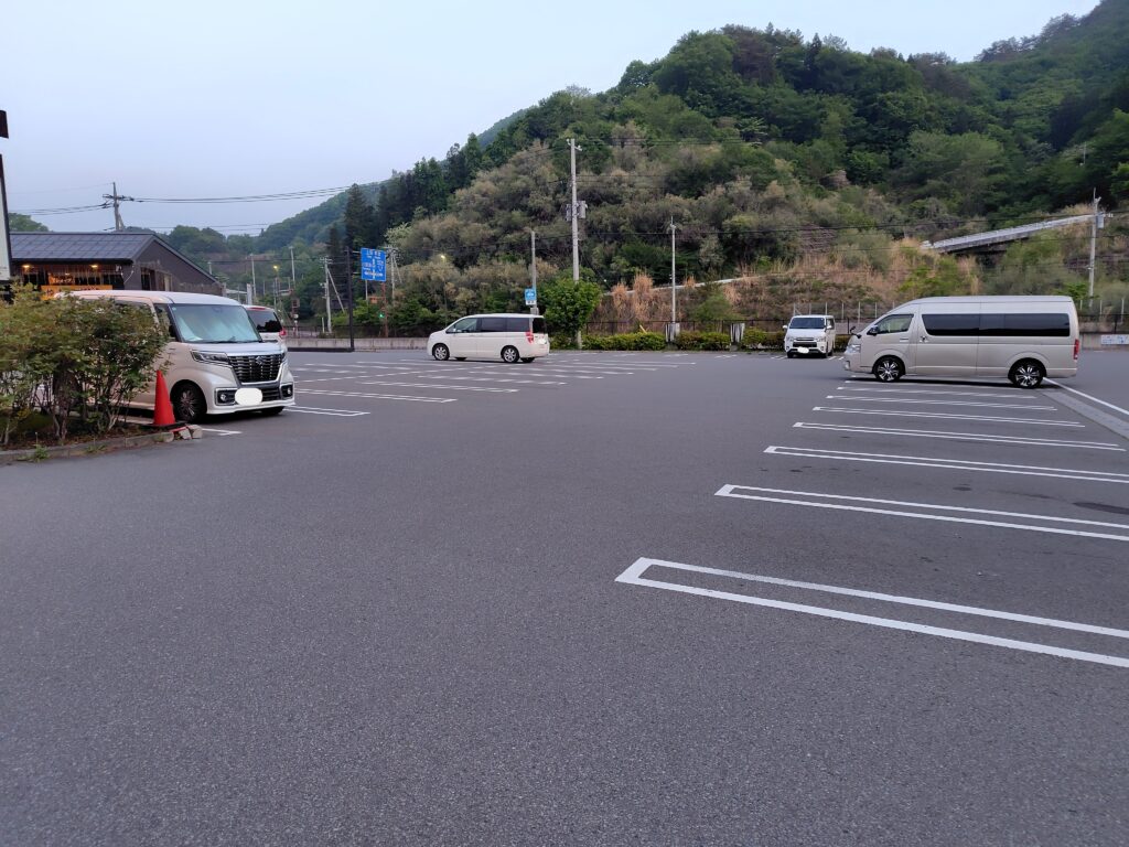 道の駅 八ッ場ふるさと館 普通車駐車場(傾斜あり)