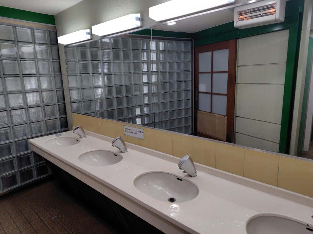 道の駅 まつだいふるさと会館 トイレ内(ウォッシュレット対応)