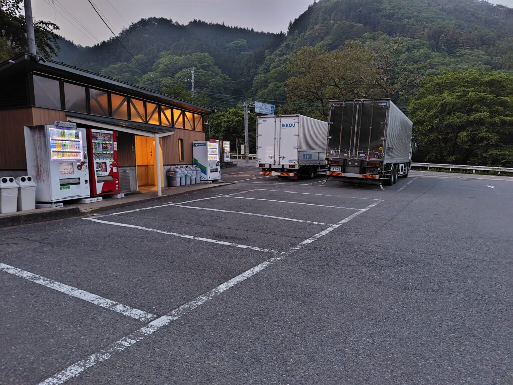 道の駅 くろほね・やまびこ 大型車駐車場