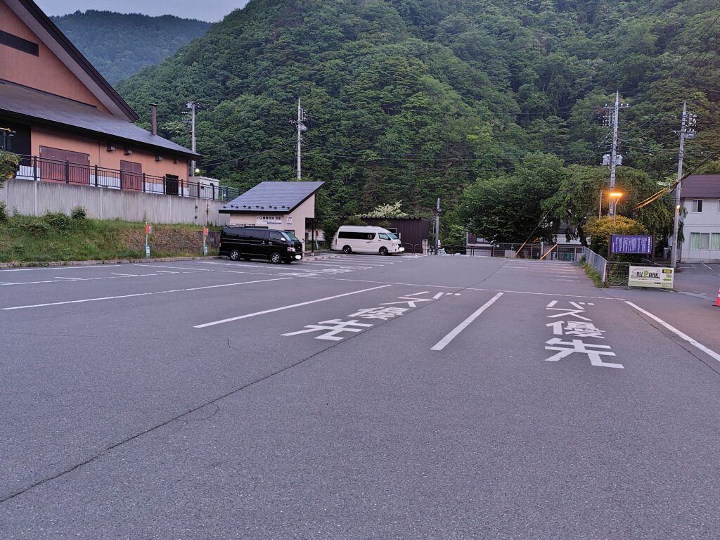 道の駅 尾瀬かたしなの第二駐車場(大型車スペース併設)