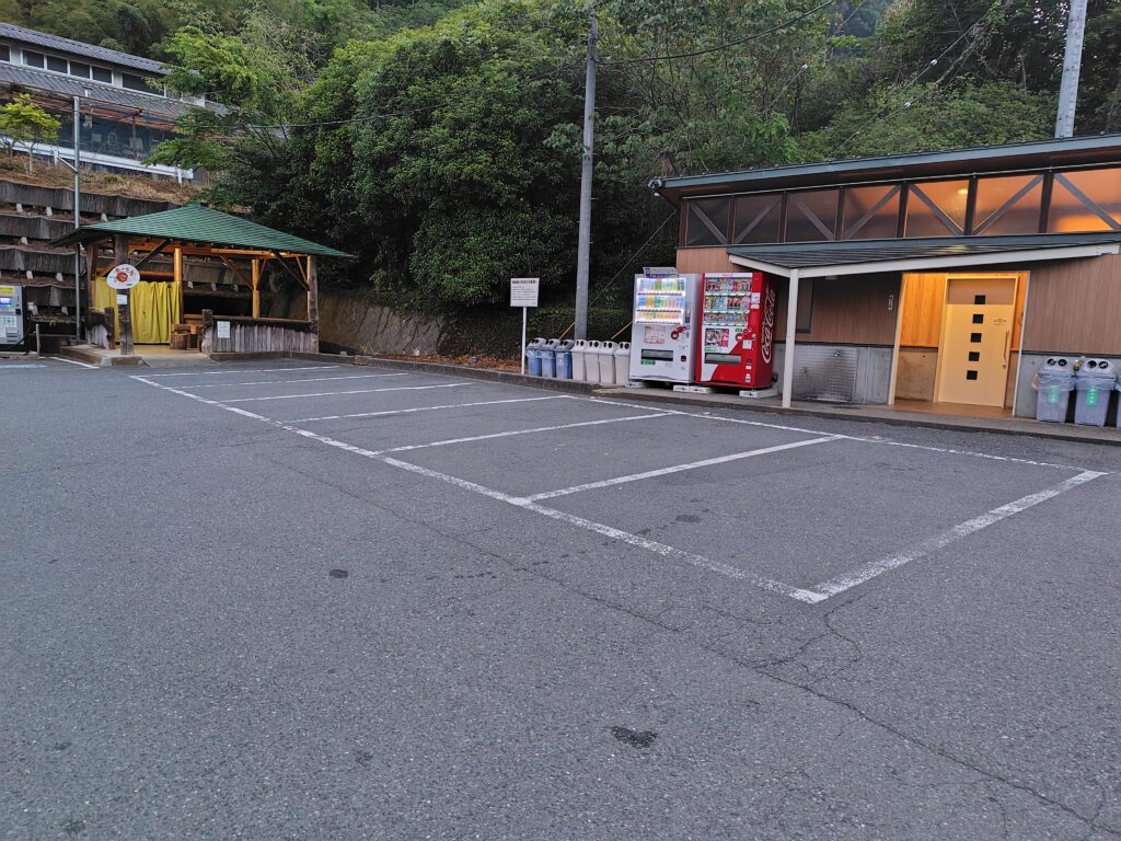 道の駅 くろほね・やまびこ 第一駐車場(トイレ前)