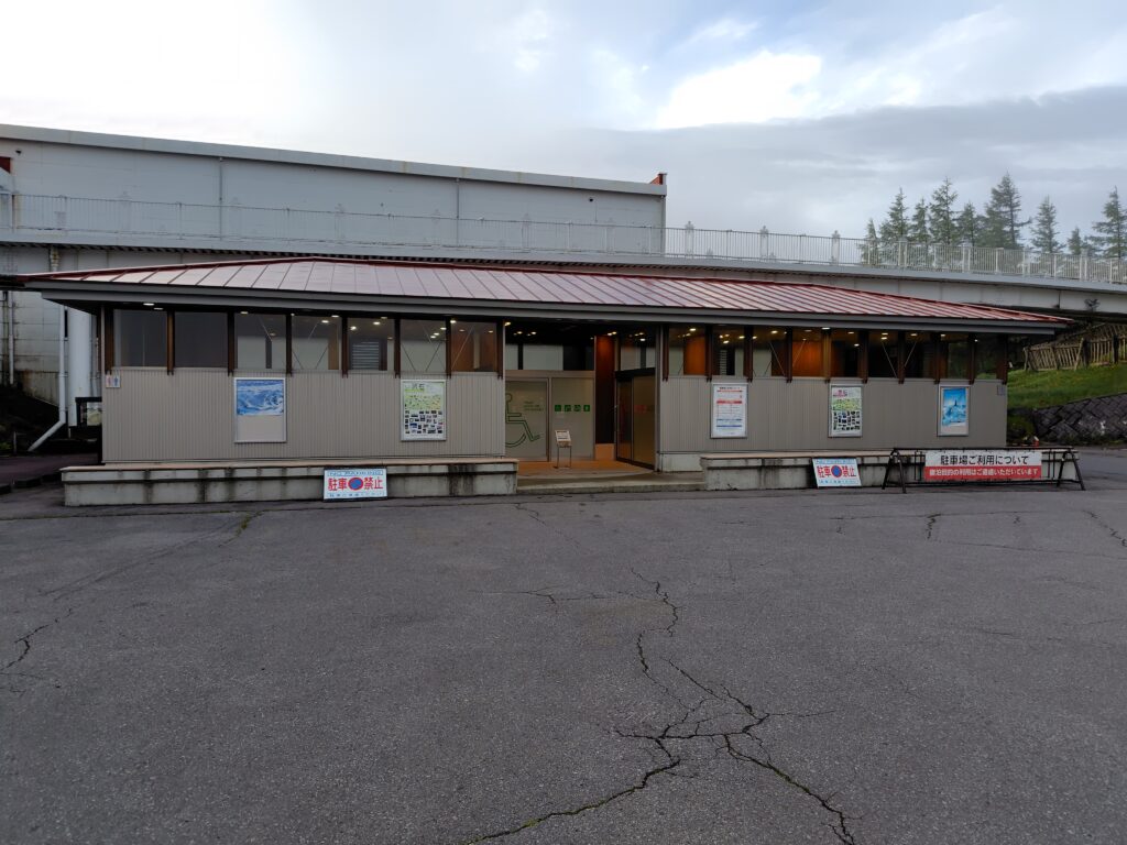 道の駅 美ヶ原高原のトイレ外観