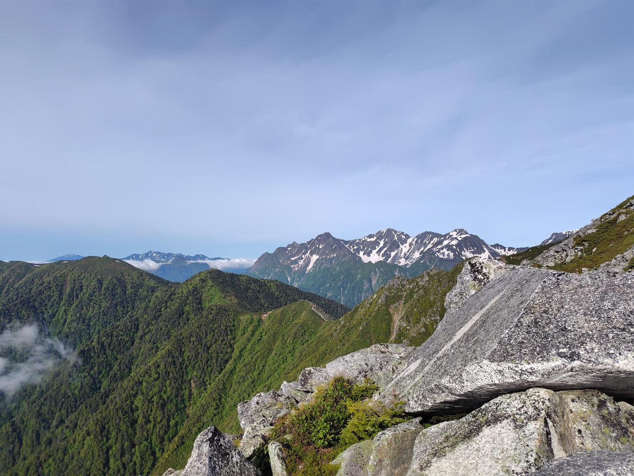前常念岳から望む穂高連峰