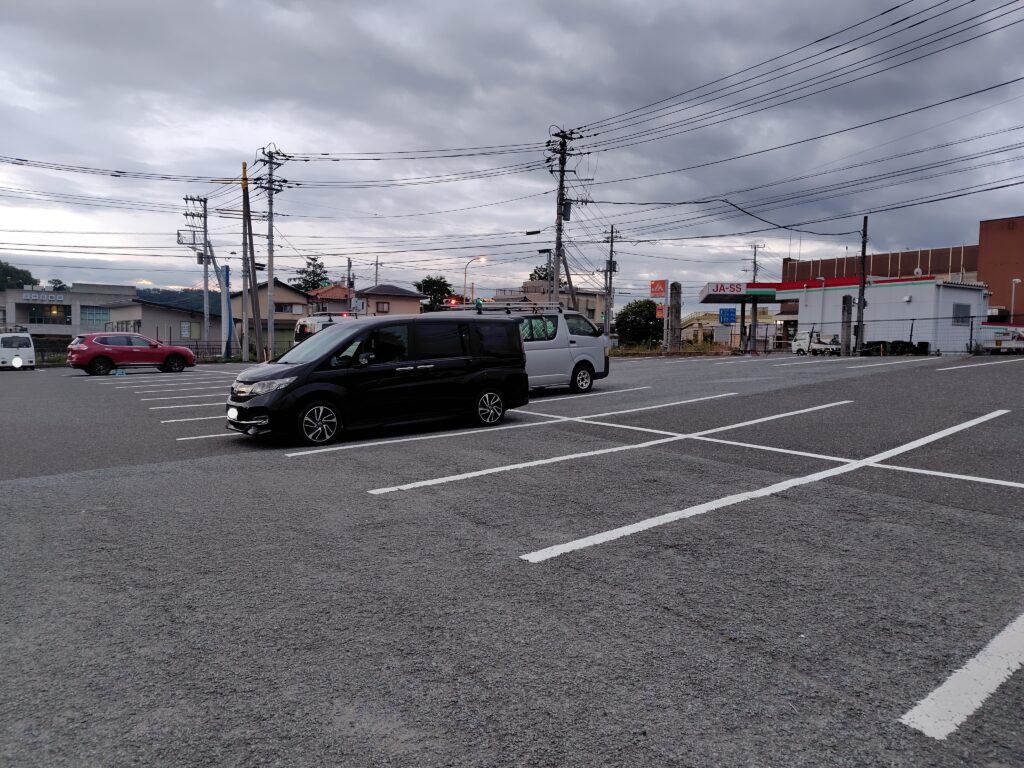 道の駅 はくしゅうの南側の駐車場(傾斜強め)