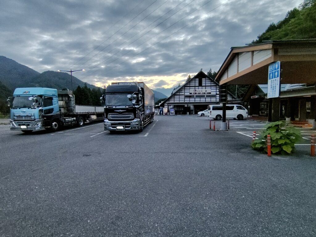道の駅 大桑 トイレ前駐車場(傾斜なし)