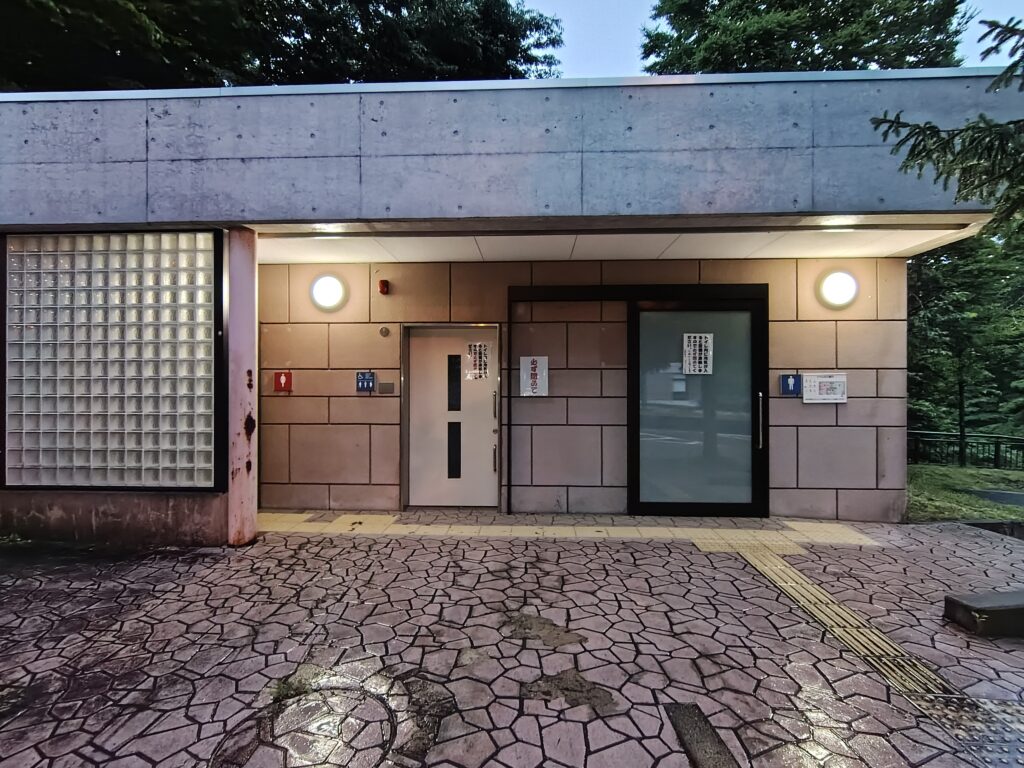 道の駅 大日岳 東側トイレの外観