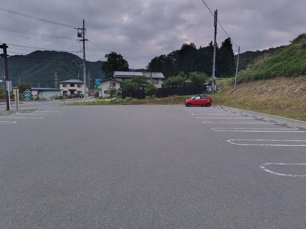 道の駅 南アルプスむら長谷の北側トイレ付近の駐車場