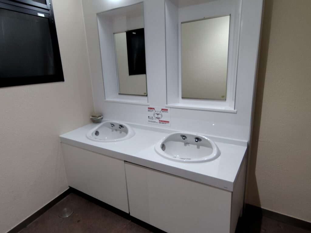 道の駅 大日岳 西側トイレの内部