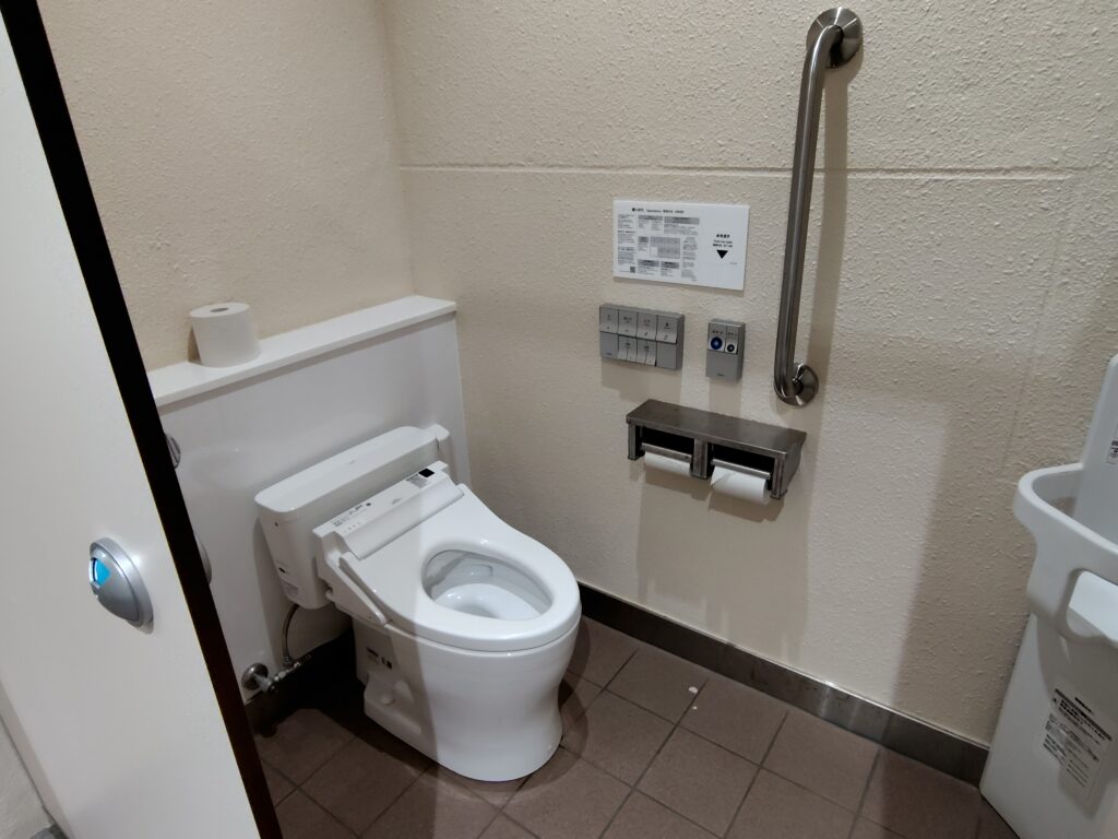 道の駅 大日岳 西側トイレの内部(その2)