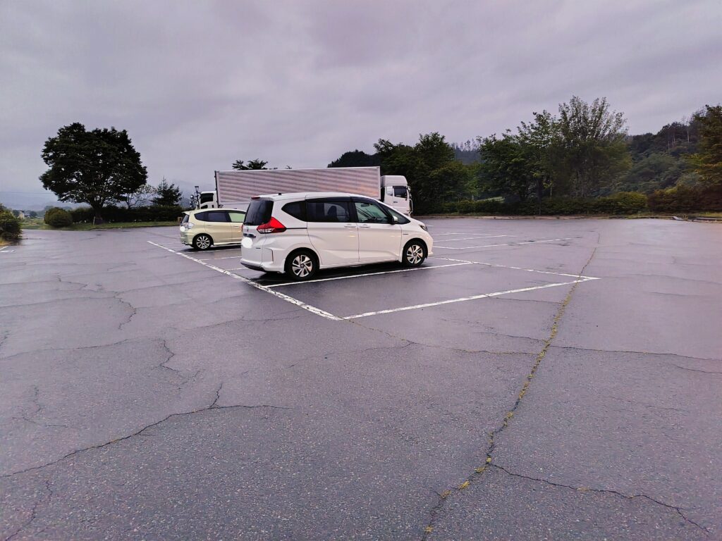 道の駅 さかきたのトイレ付近の駐車場（傾斜なし）