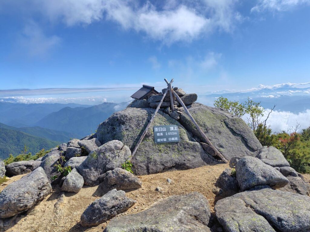 茶臼山の山頂(360度の展望)