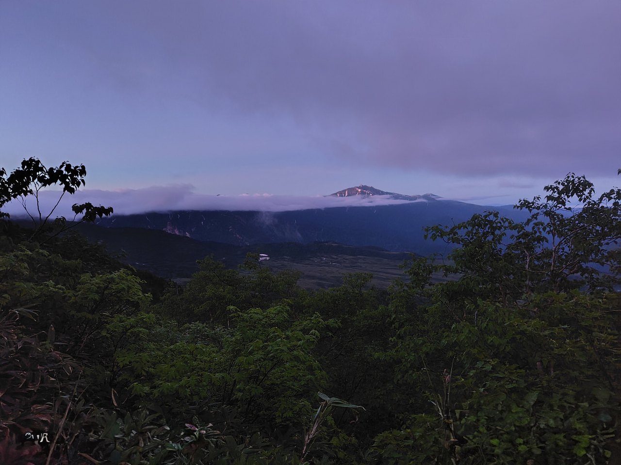 大日尾根の登りから望む朝焼けの薬師岳