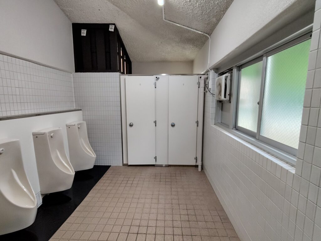 称名平駐車場のトイレ内部