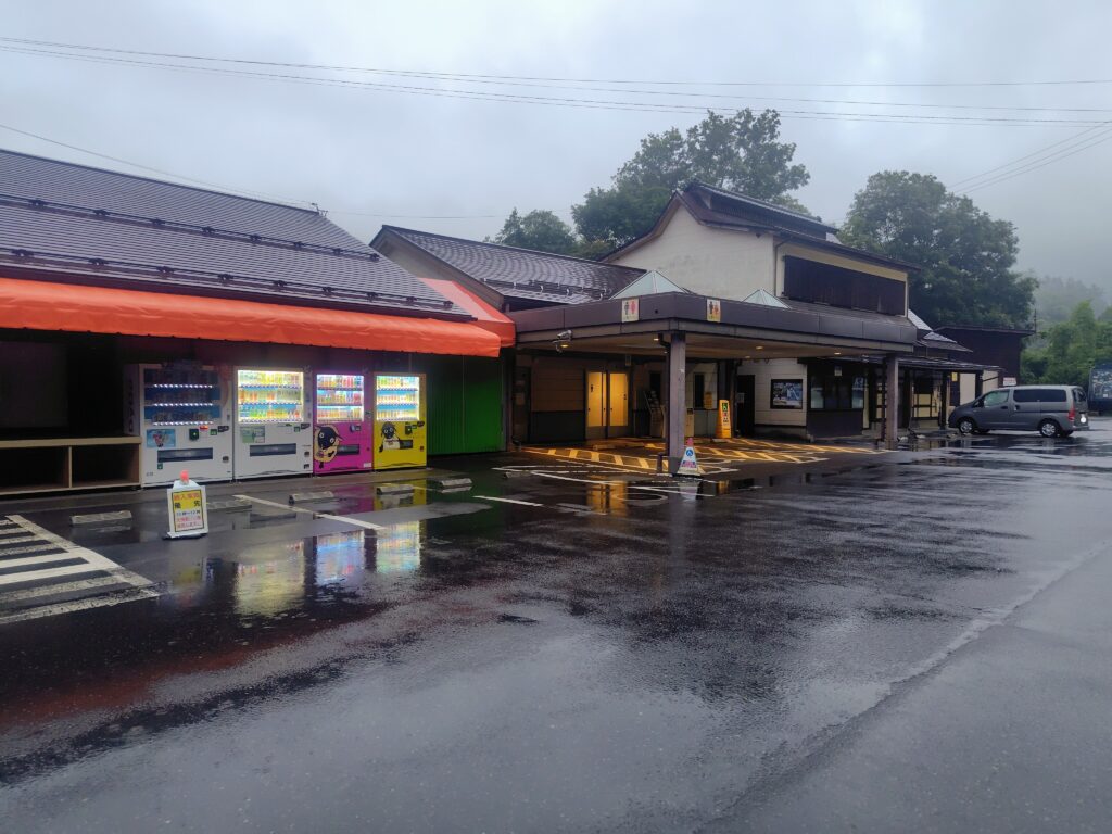 道の駅 信州新町のトイレ外観