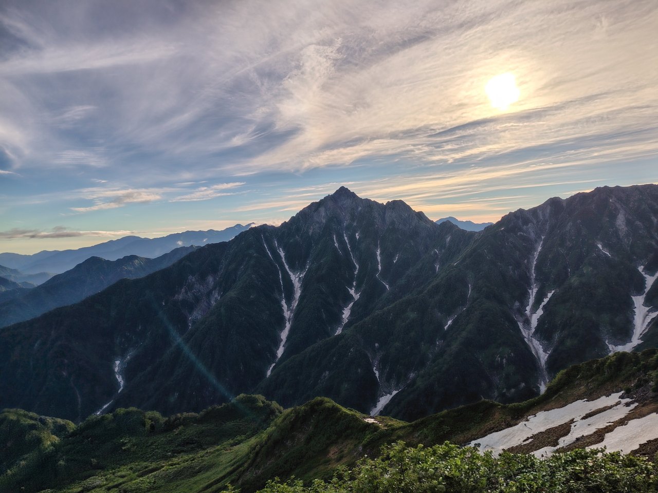 奥大日岳山頂から望む剱岳
