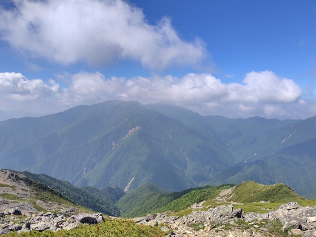 蝙蝠岳から望む赤石岳方面の展望