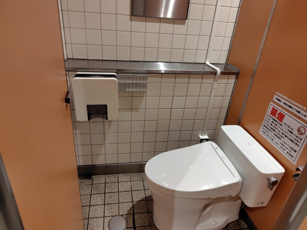 道の駅 信州新町のトイレ個室（ウォシュレット対応）