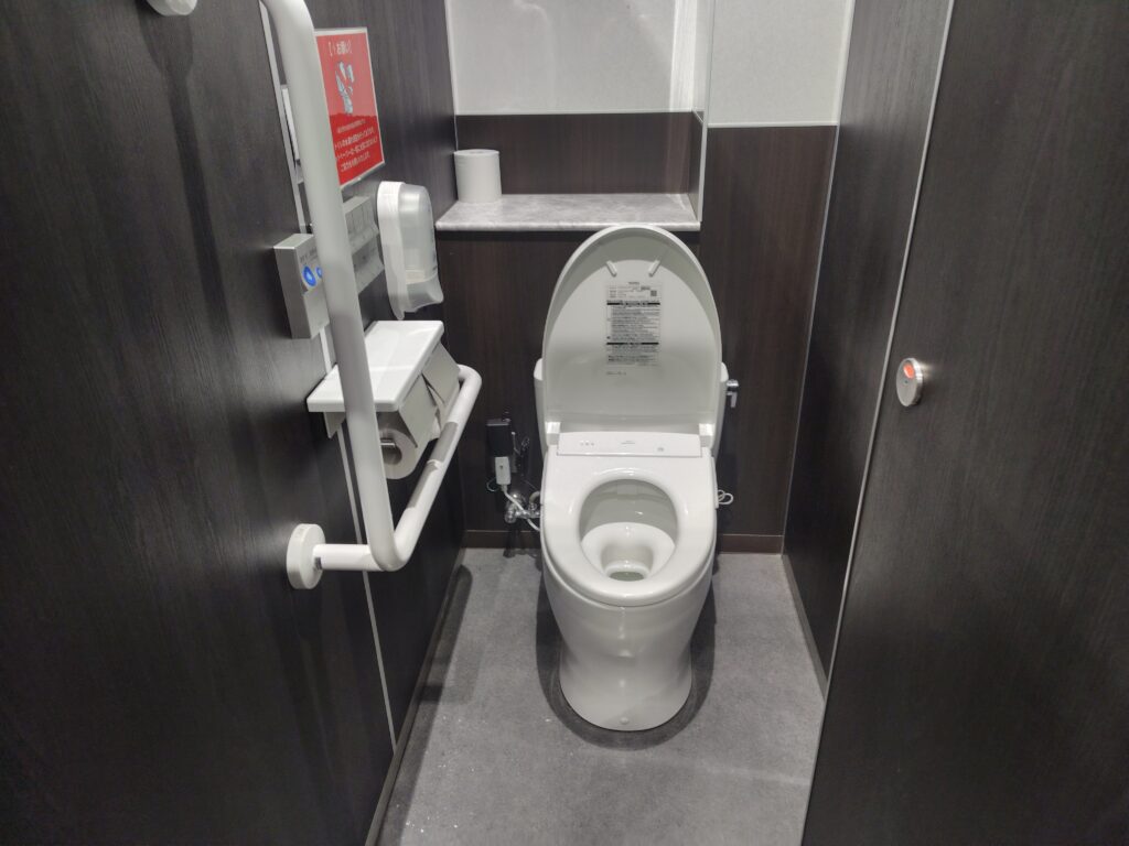 道の駅 にしじま和紙の里かみすきパークのトイレ個室（ウォッシュレット対応）