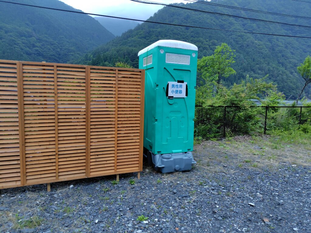 奈良田駐車場の男性用小トイレ