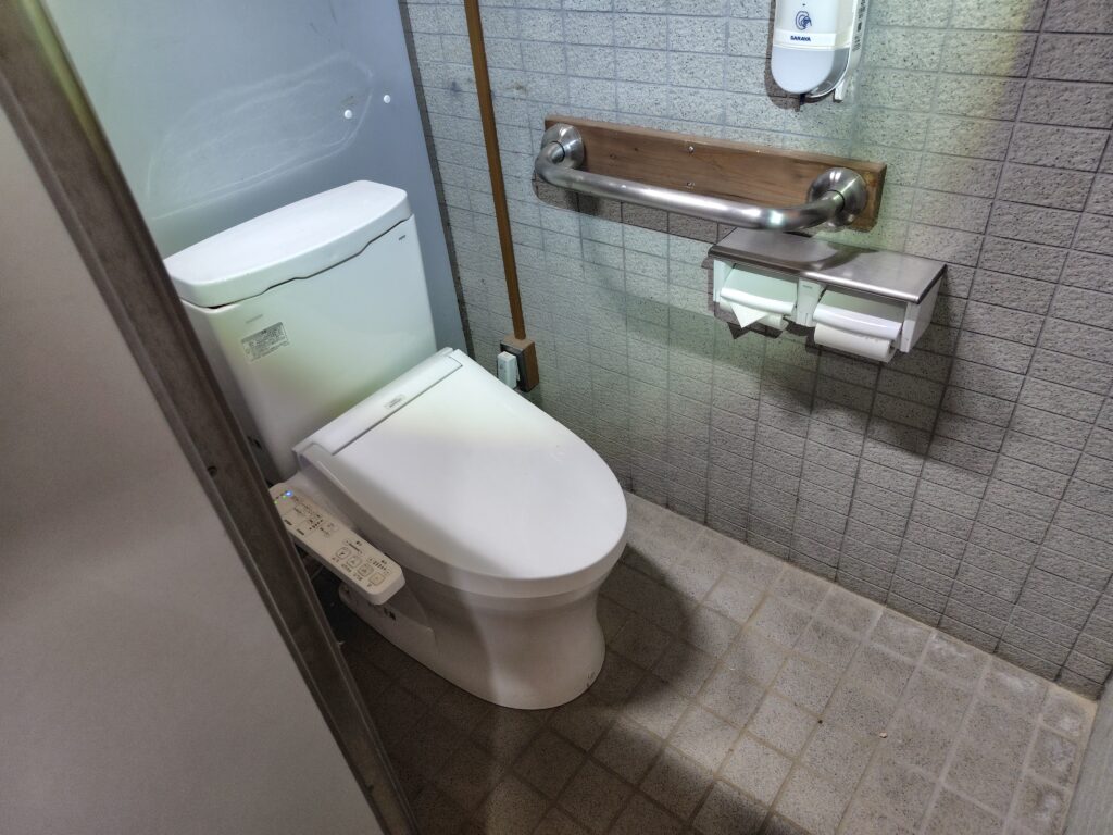 中房登山口トイレの個室