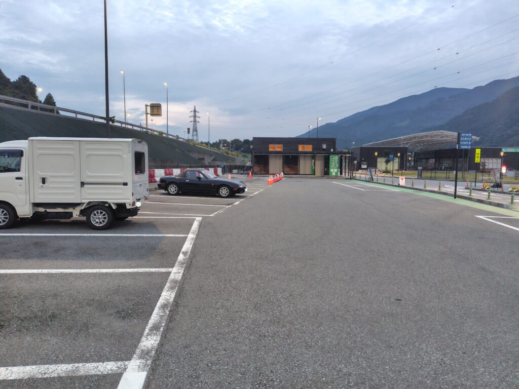 道の駅なんぶの高速出口側にある普通車駐車場