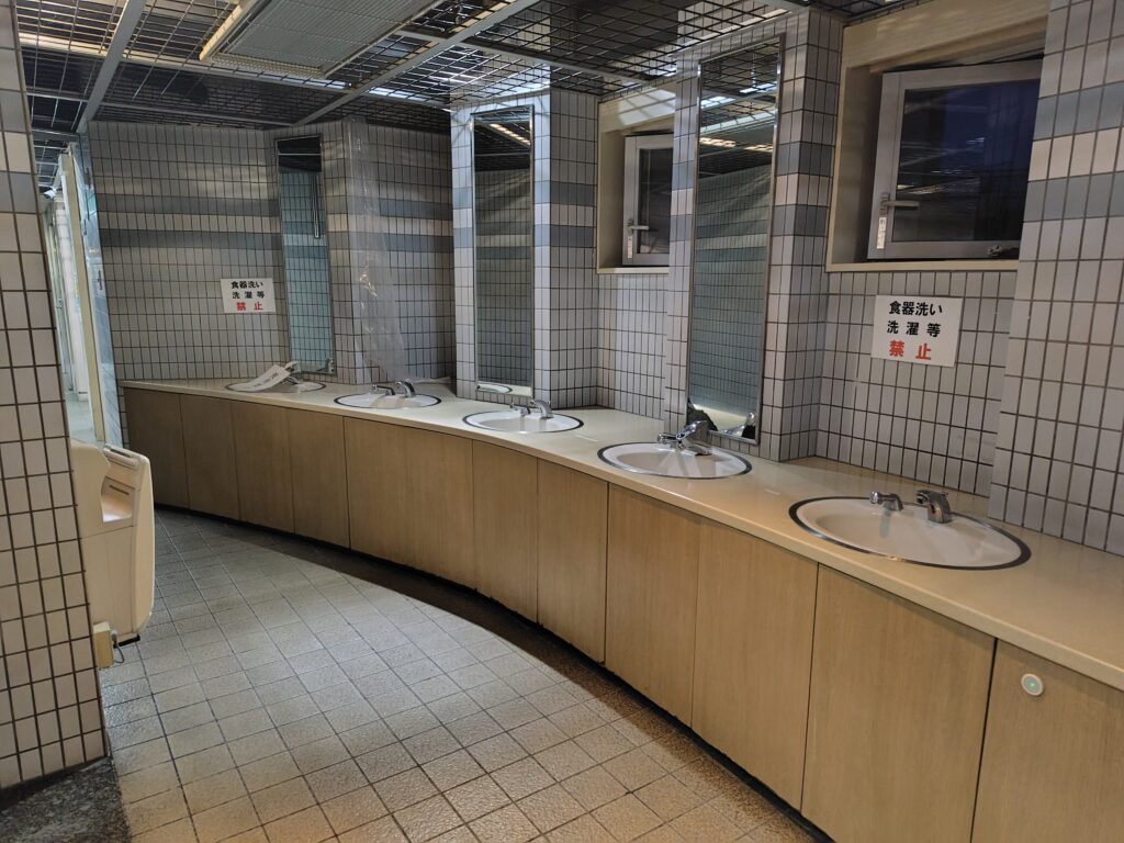 道の駅 浅虫温泉のトイレ内(温泉施設1階・24時間利用可)
