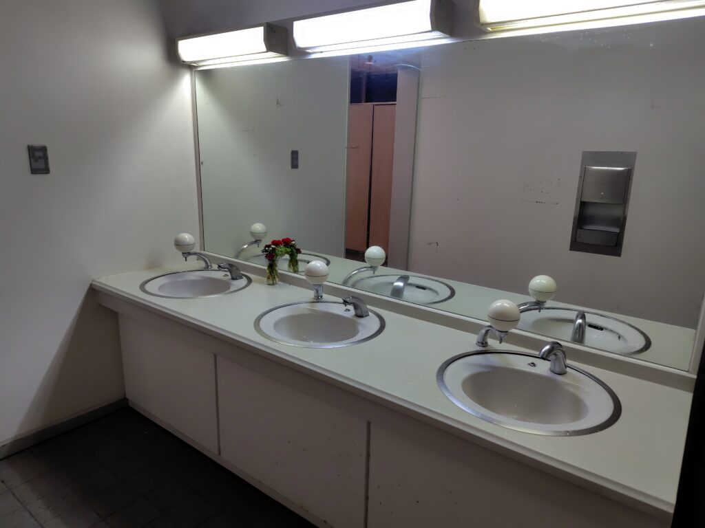 道の駅 とうまのトイレ内(ウォッシュレット対応)