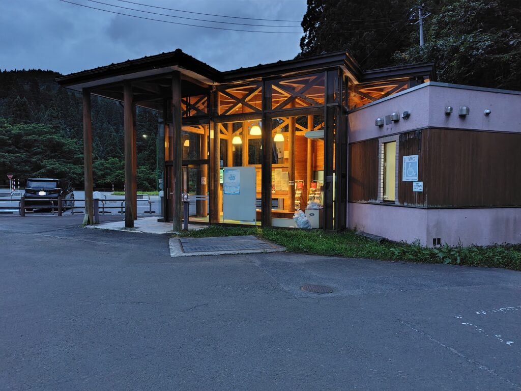 道の駅 やたて峠のトイレ外観
