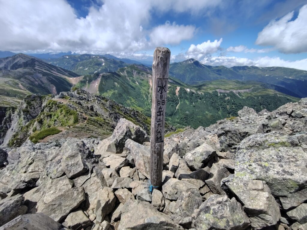 水晶岳の山頂(標高2,986m・日本百名山)