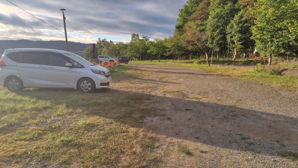 芦別岳新道コース登山口の駐車場