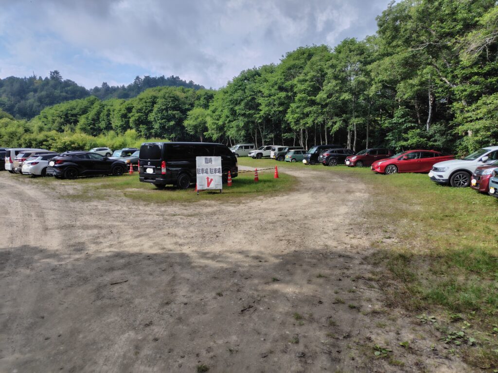 折立駐車場の臨時駐車場(メインから約300m)