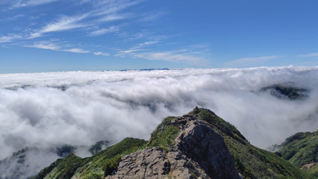 芦別岳の山頂から見た日高方面