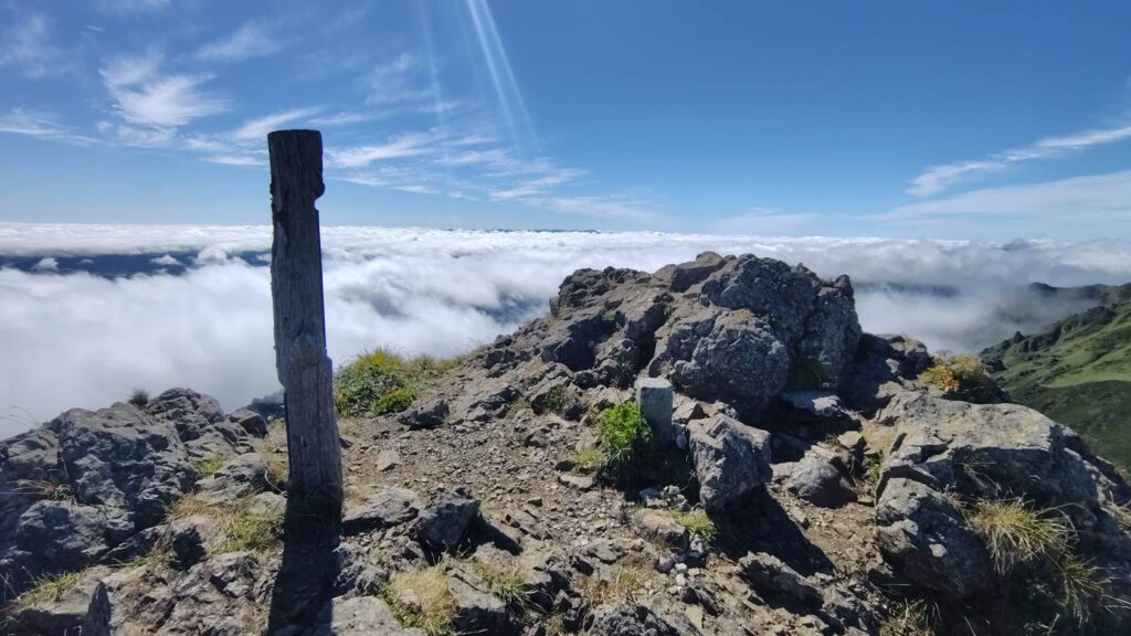 芦別岳の山頂部
