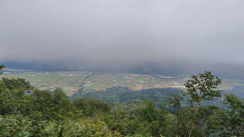 下りに立ち寄った半面山からの展望