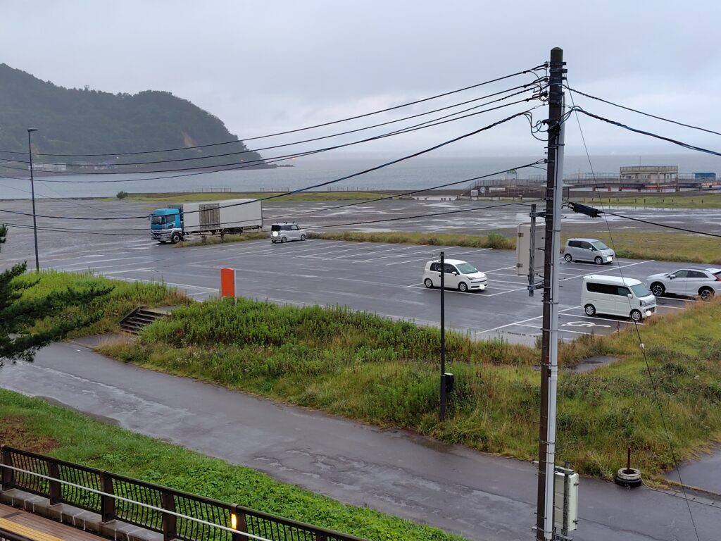 道の駅 浅虫温泉の駐車場C(道路を挟んだ対面・大型車と兼用)