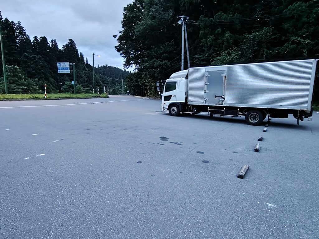 道の駅 やたて峠の大型車駐車場