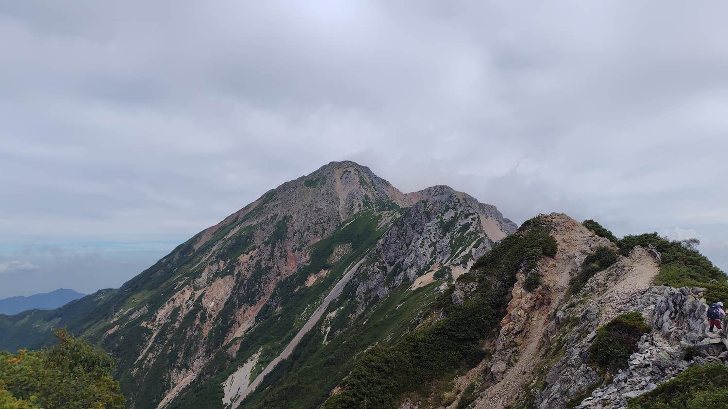 八峰キレットから望む後立山連峰