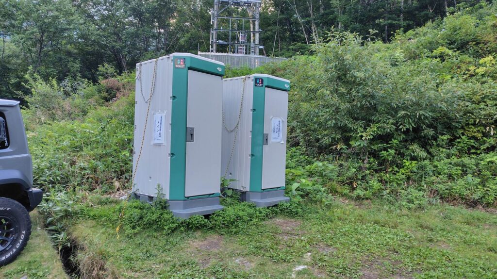 柏原新道登山口駐車場のトイレ