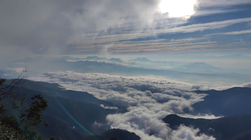 遠見尾根から見た雲海