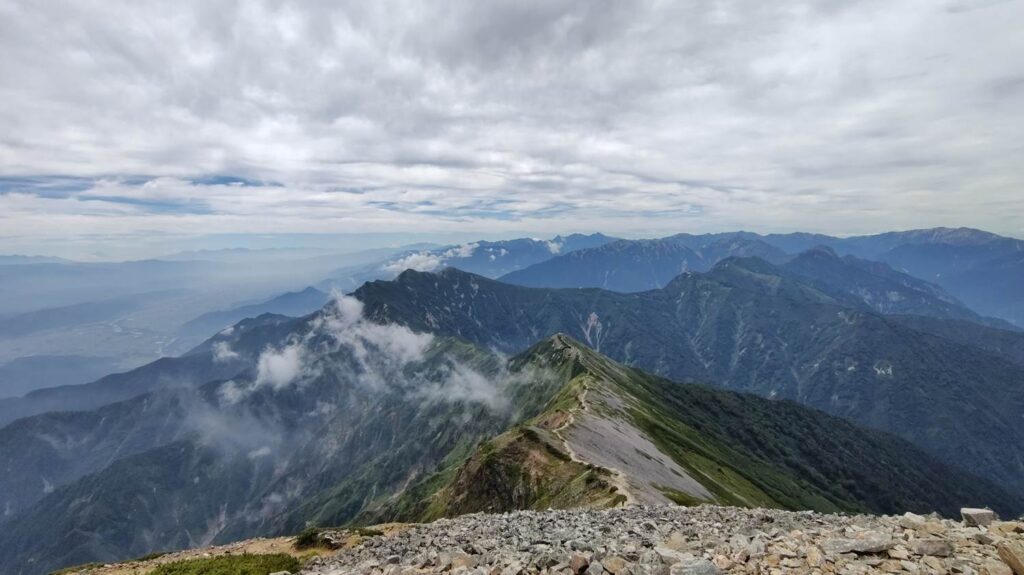 鹿島槍ヶ岳から見た爺ヶ岳方面