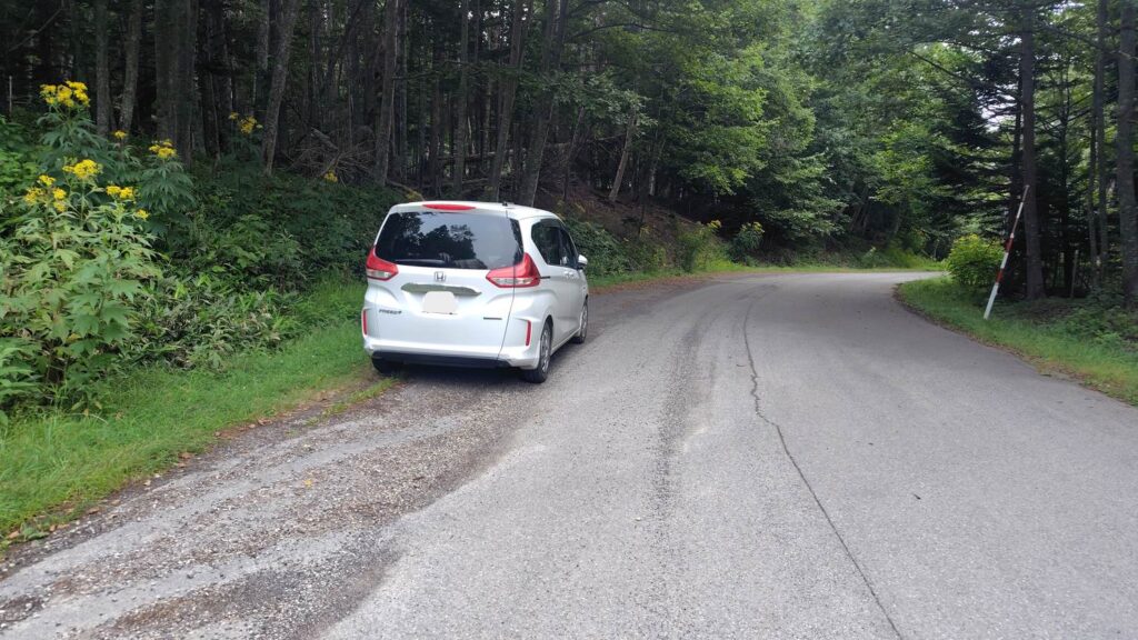 ニペソツ山登山口の駐車スペース