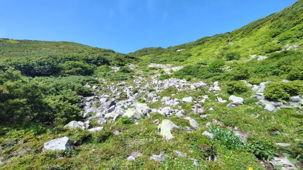 前天狗へ続くガレ場の登り